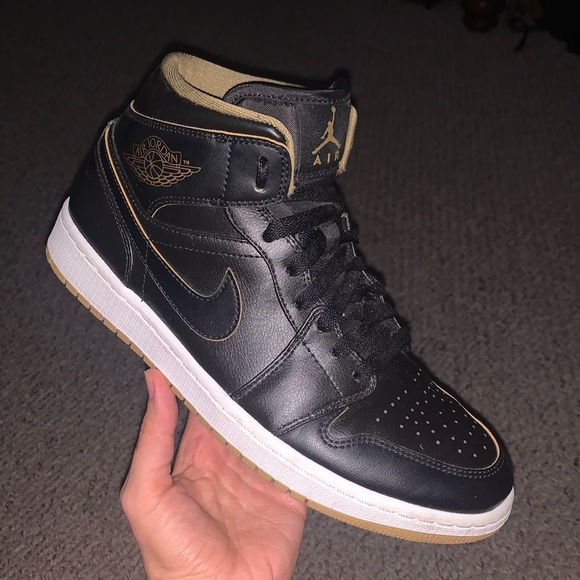 Men’s Mid Rise Nike Air Jordans - Black on Black with Army green Detail - Picture 1 of 6